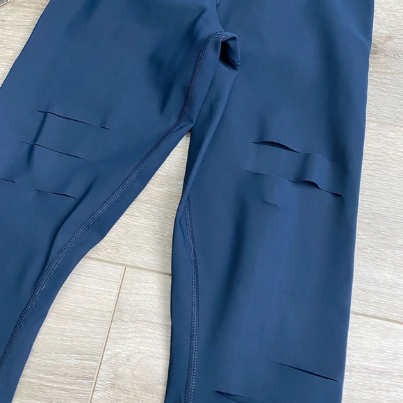 Alo Warrior Leggings - Picture 3 of 8